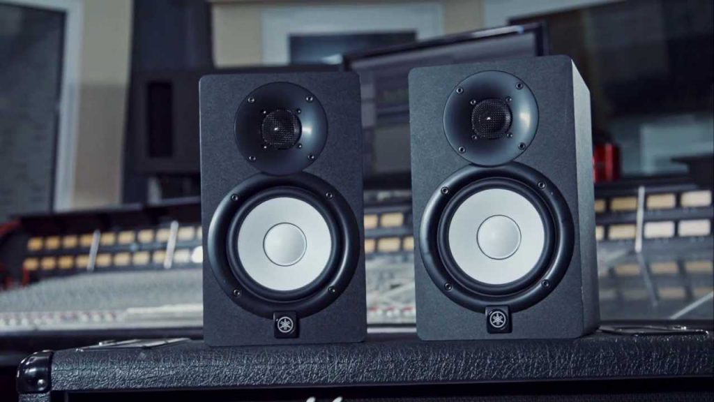 Yamaha HS5 Powered Studio Monitor (Single, Black)